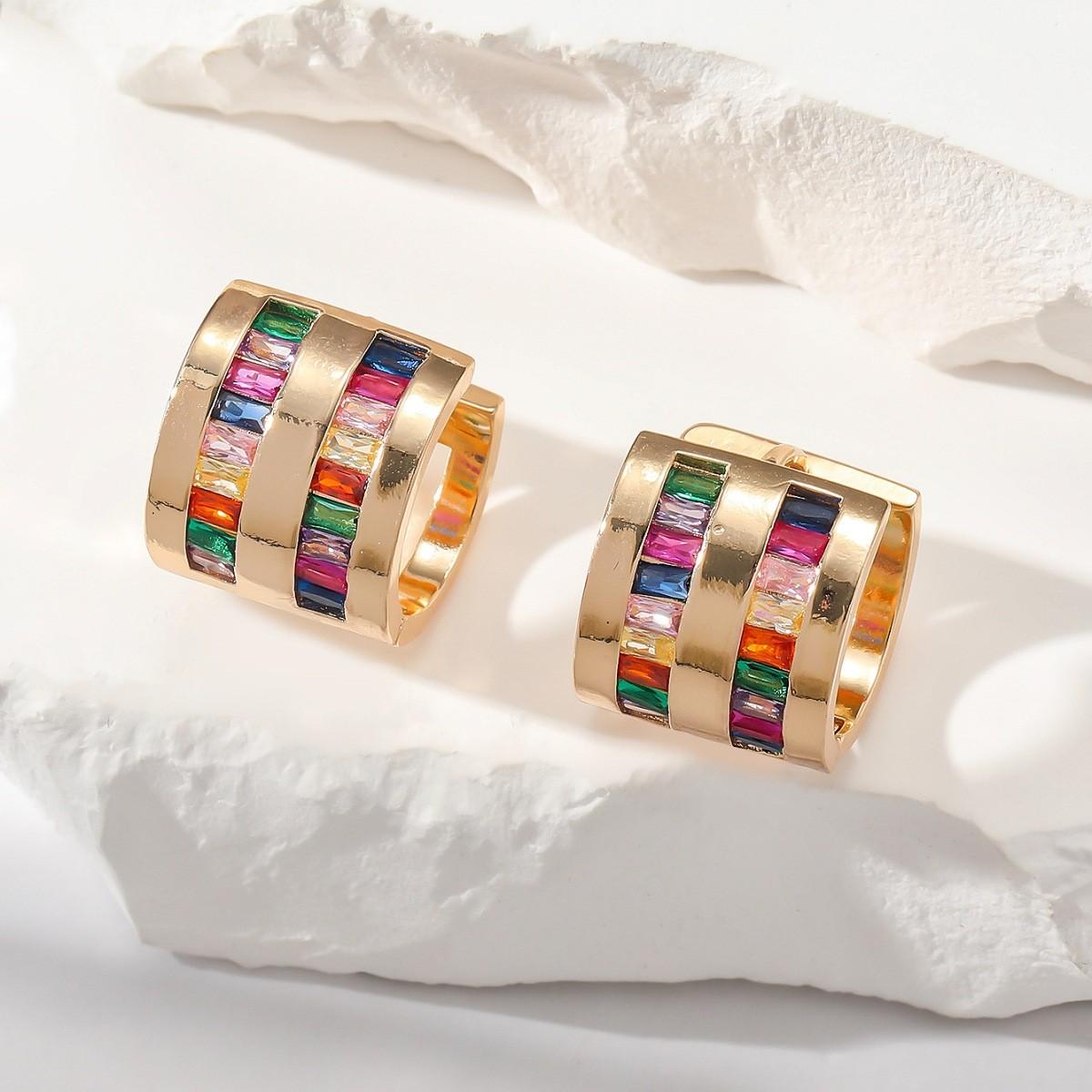 

Модные серьги с ощущением высокого класса, легкая роскошь и серьги с разноцветными цирконами One Size золотой