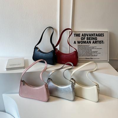 1 Mädchen-Nischentasche Die neue Sommer-Ein-Schulter-Achseltasche, eine fortschrittliche, stilvolle Hand-Baguettetasche, ist für den täglichen Gebrauch geeignet.