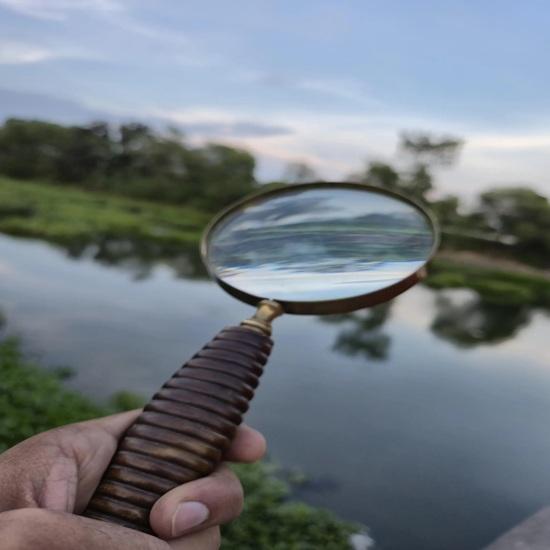 Brass Magnifying Glass, Wooden Handle, 10X Lens Birthdays, Wedding, Retirements, Housewarmings, Christmas, Thanksgiving, Easter, New Year