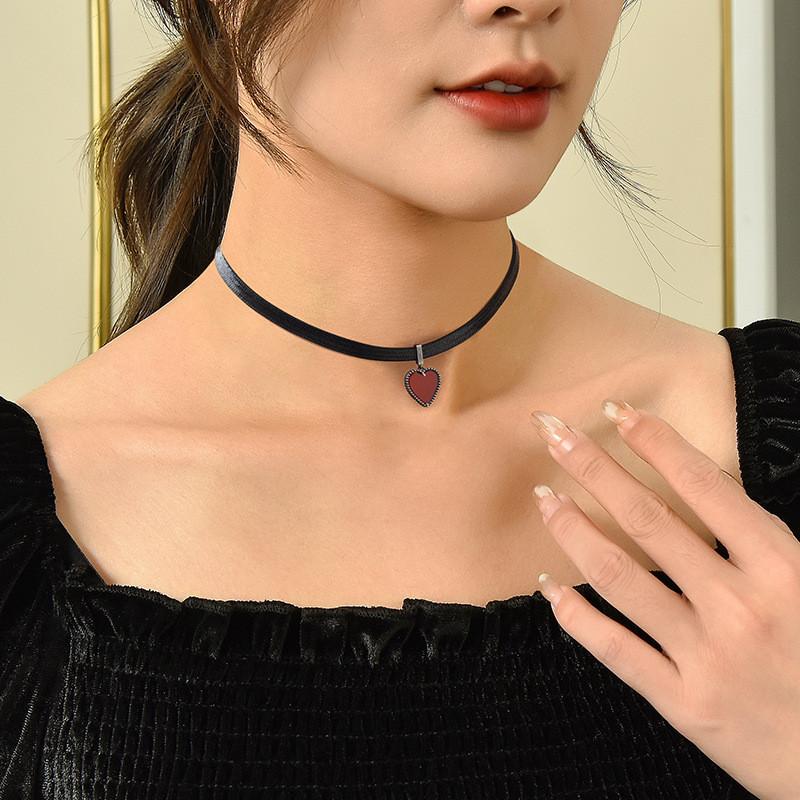 Elegant Short Red Heart Choker Necklace For Women Perfect For Casual And Formal Occasions