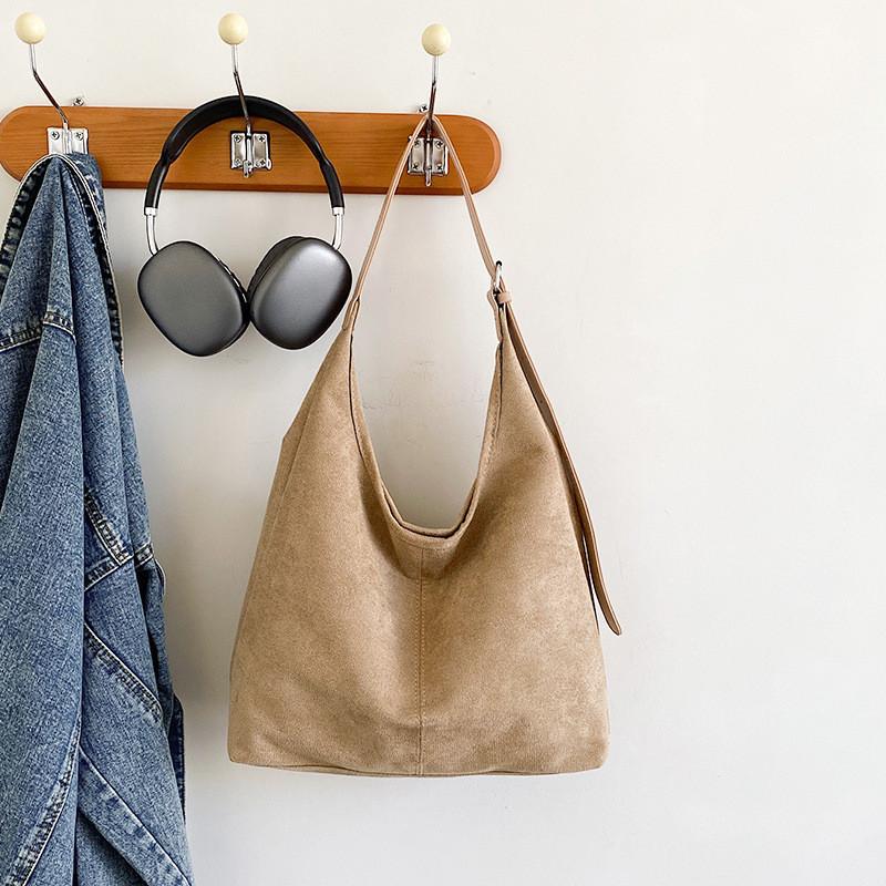 Chic Retro Korean Style Tote Bag For Women With Large Capacity And Fashionable Design In Black Khaki Or Coffee