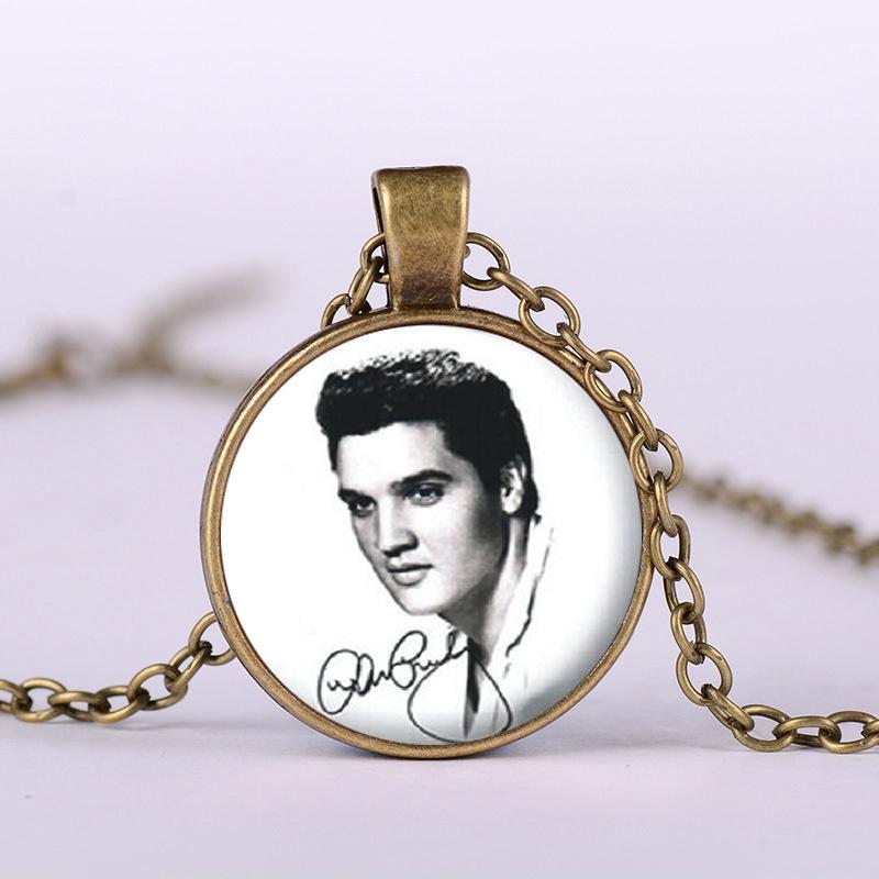 

Portrait Time Gemstone Pendant Necklace Retro Glass Pendant Sweater Chain Copper