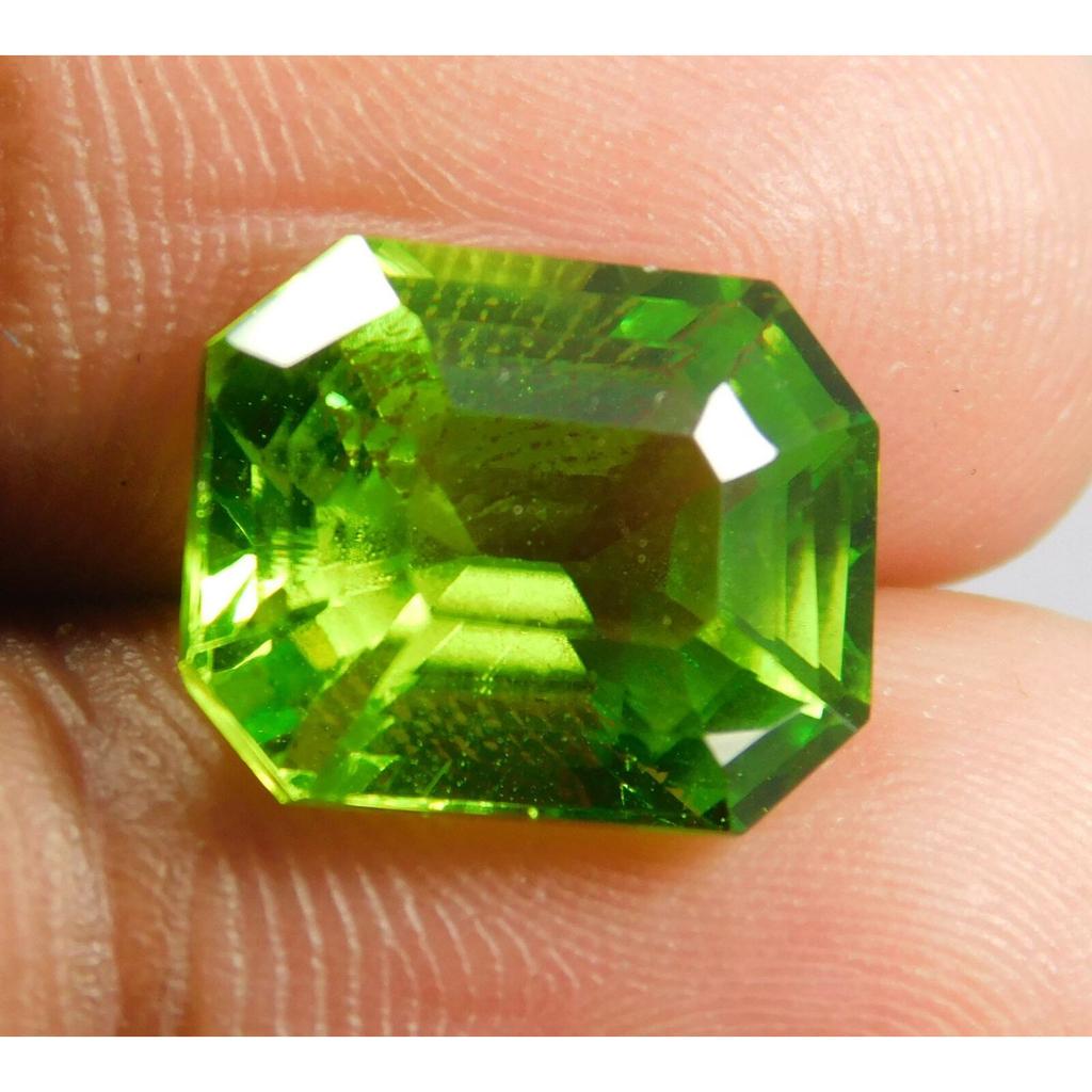 NATURAL 9.00 CT Emerald Cut Faceted   Amazing Gemstone Green PERIDOT