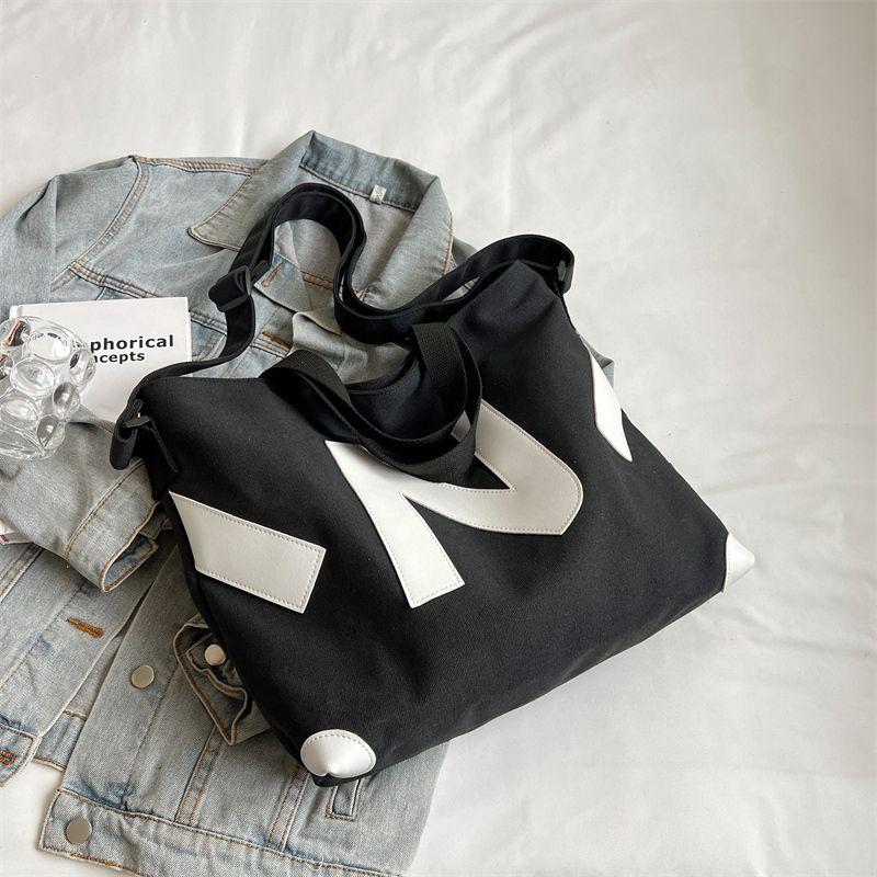 Canvas bag women's new fashionable large-capacity class commuter messenger tote bag student casual tote bag