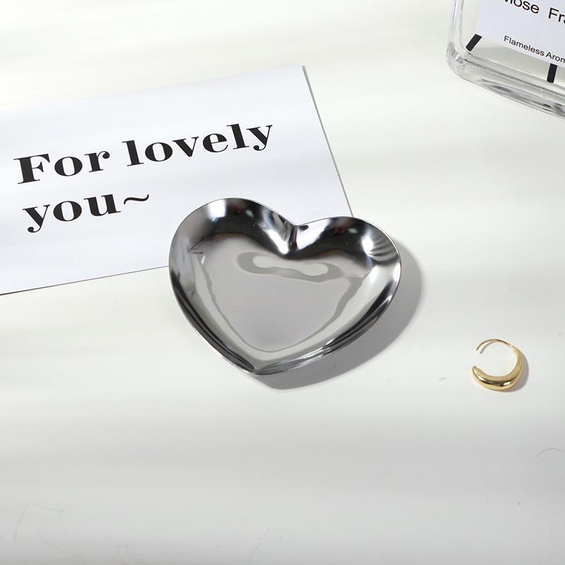 "Retro Metall Relief Tablett": Foto-Requisite & Schönheitsornament für Make-up & Fotografie"