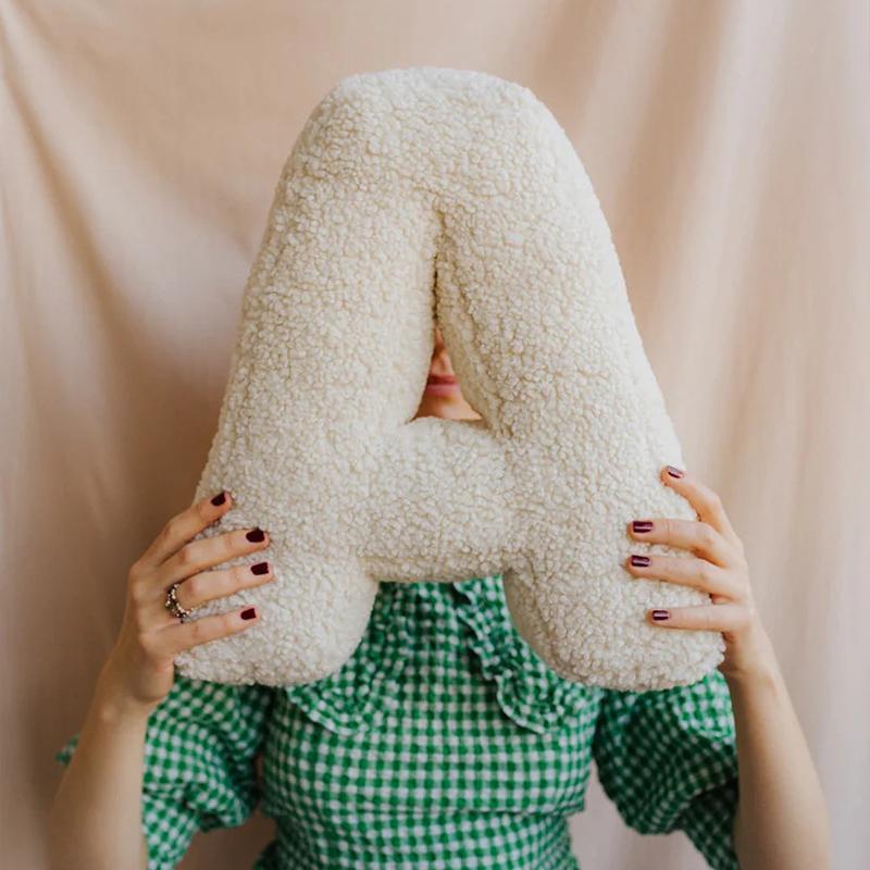 26 Englische Buchstaben Kissen Plüschtier Bett Sofa Kissen Sitzkissen Autokissen Schlafzimmer Dekoration Fotografie Requisiten