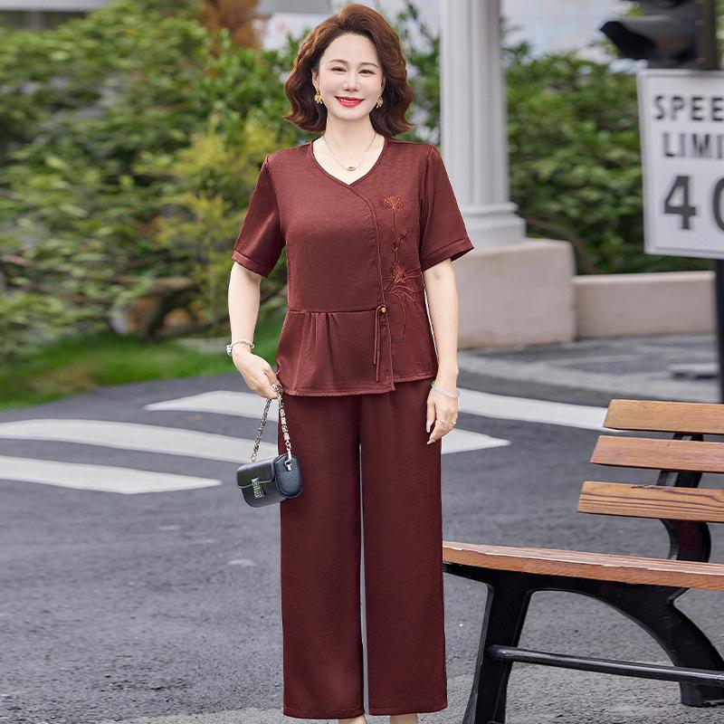 Elegantes Sommer-T-Shirt und Shorts Set mit Stickerei für reife Frauen