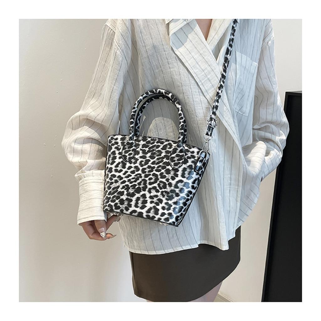 Fashion Trend Leopard Personality Texture Simple Style Crossbody Shoulder Handbag Bucket Bag Female
