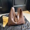 Large Capacity Commuter Handbag Bag Women'S Fashion Retro Shoulder Bag Casual Underarm Tote Bag