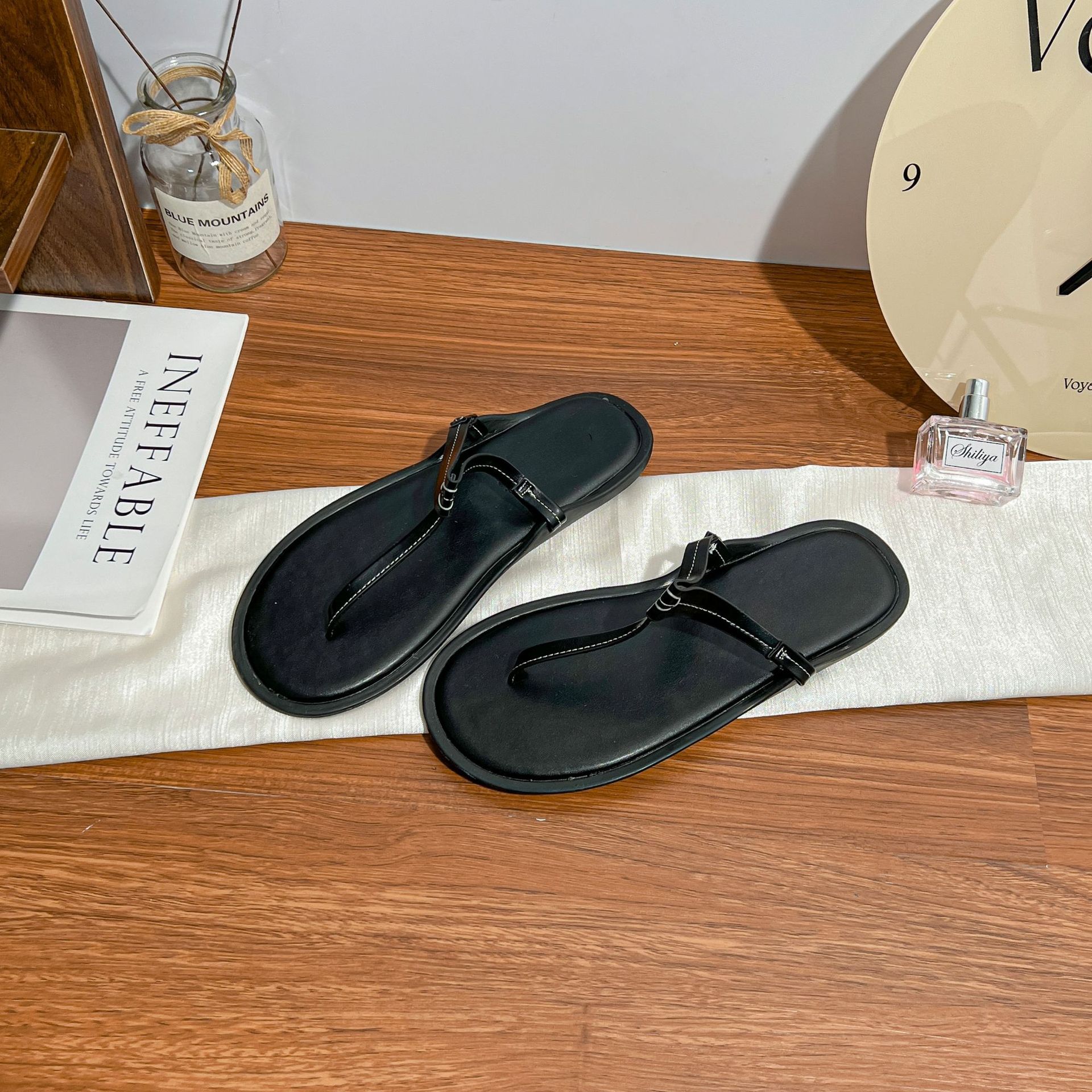 

Sheepskin version~ 2025 new soft leather temperament beautiful toe sandals women s summer flat bottom Roman style sandals women s shoes 35