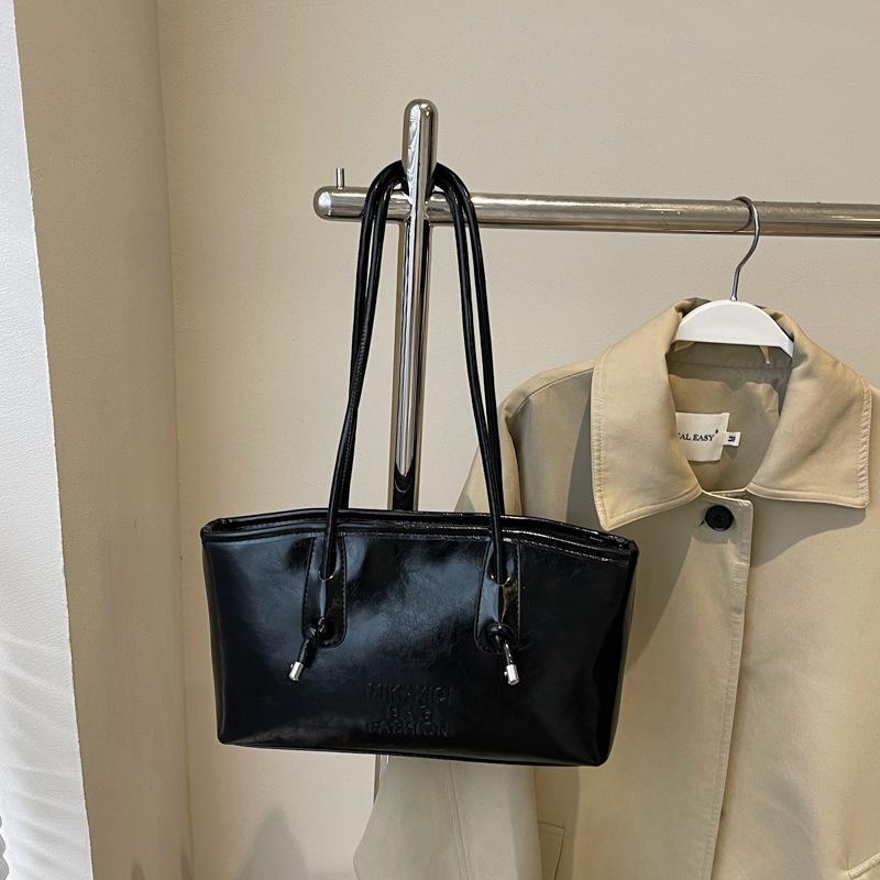 

Premium texture large-capacity bag women s new fashion commuter shoulder bag versatile portable tote bag