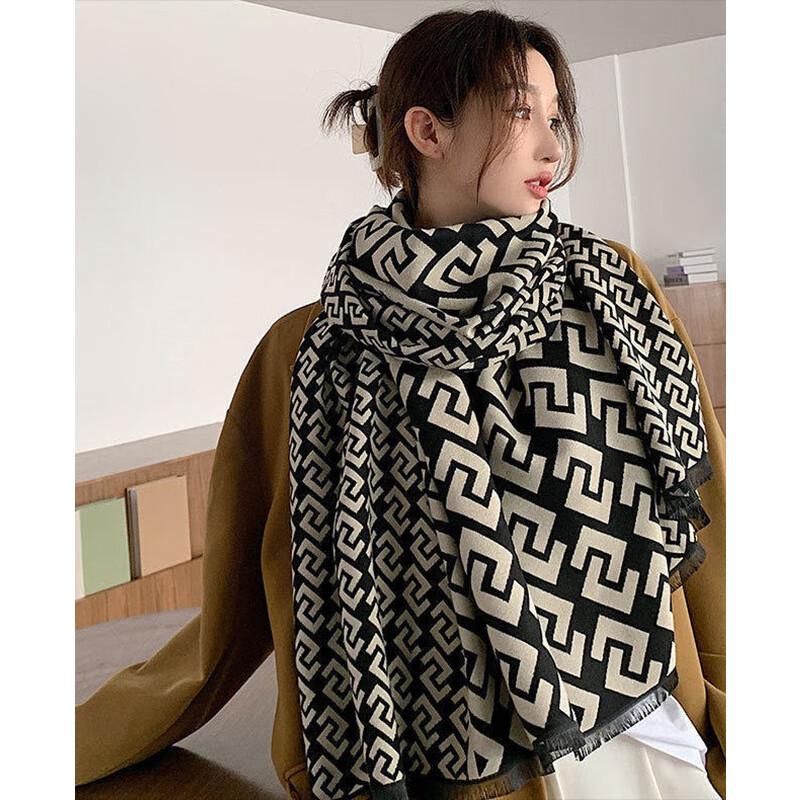 

VICTORIA&VERA Premium Large Frayed Scarf One Size