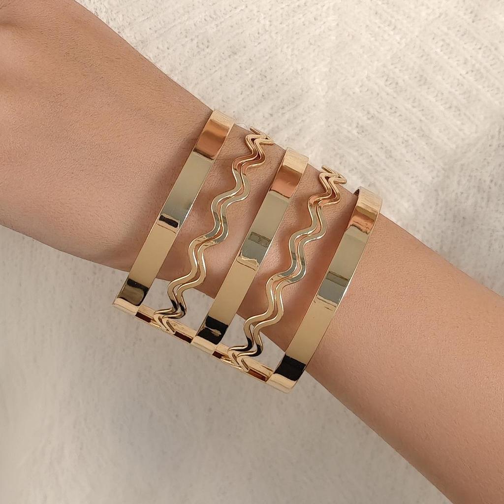 European & American High-End Gold Wire Multi-Layer Bracelet Necklace.