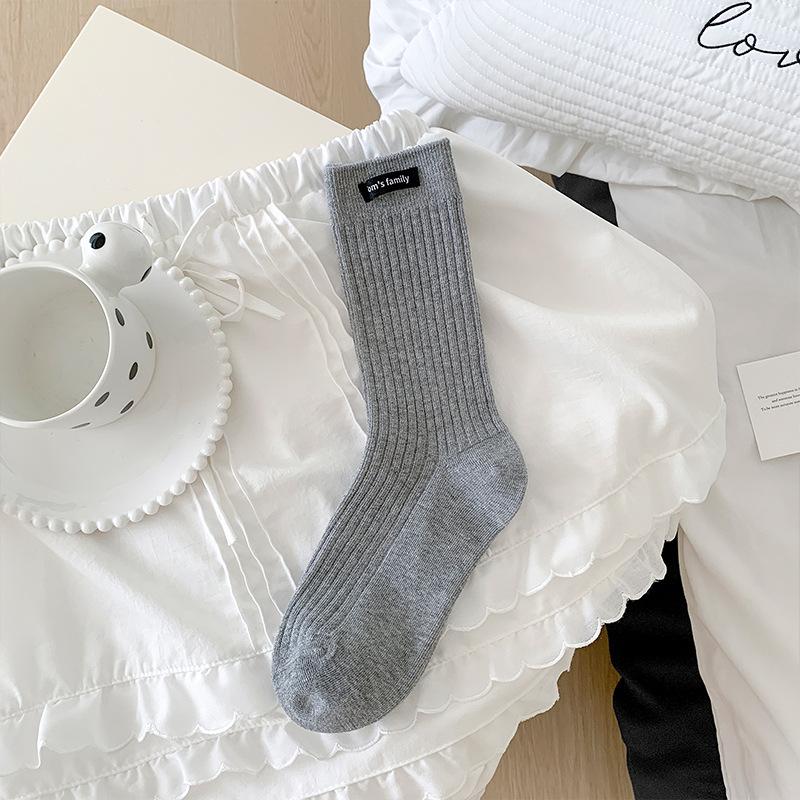 Damen Buchstaben Stoffetikett Einfarbig Vertikal gestreift Mid-Calf Socken Frühling und Herbst Grau Trendy Frotteesocken Ohne Naht