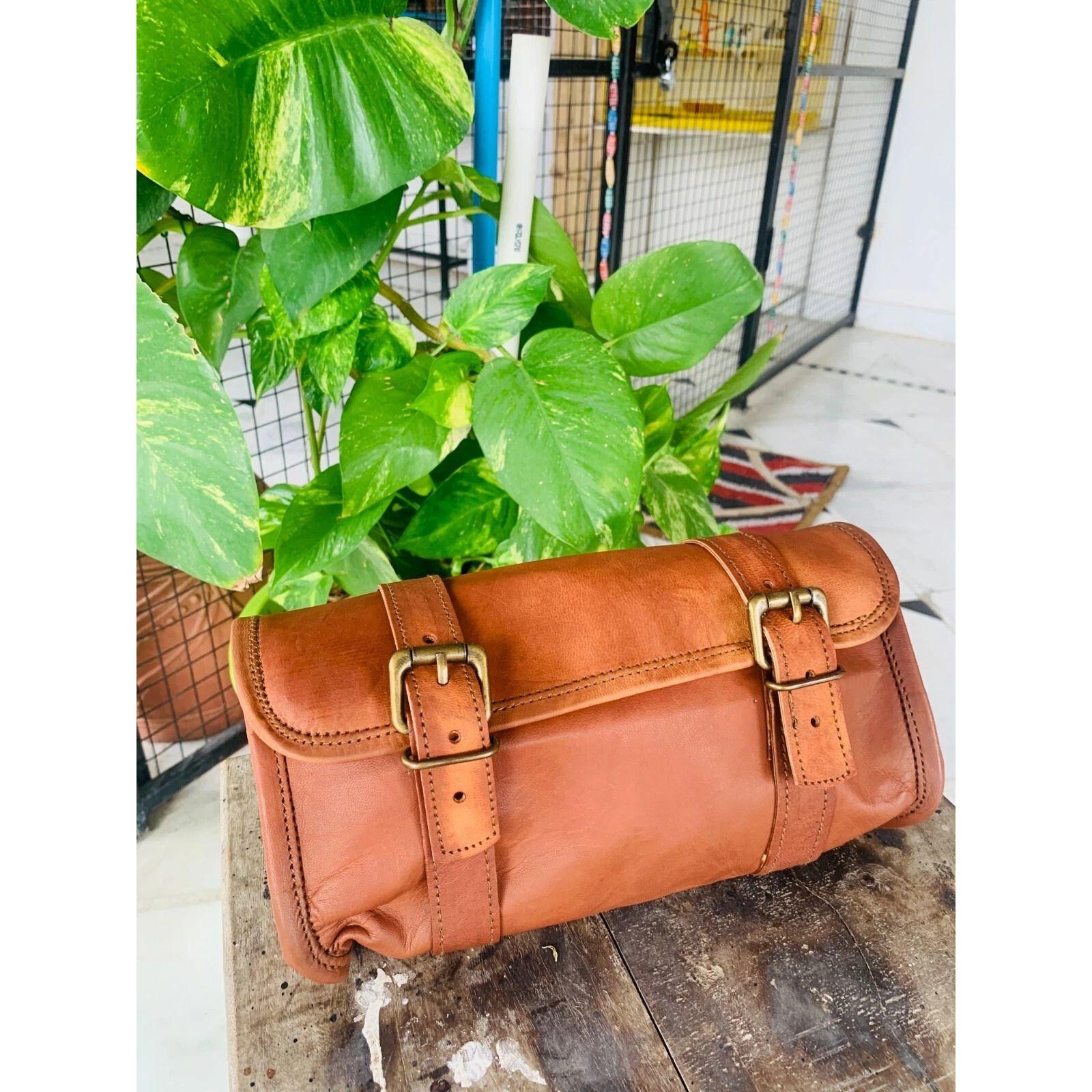 

Натуральная козья кожа Винтажный мотоциклетный 2 ремешка Застежка-пряжка Инструмент Коричневый 9 x 5 x 4 in