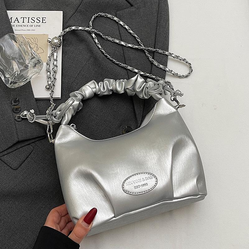

Popular hot-selling Korean version of casual high-end pleated portable small bag versatile commuter temperament chain messenger bag woman