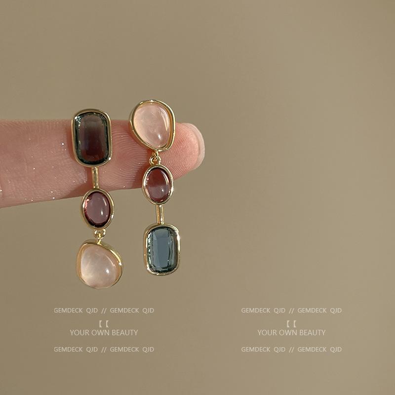 

French Retro Asymmetrical Contrast Earrings for Women