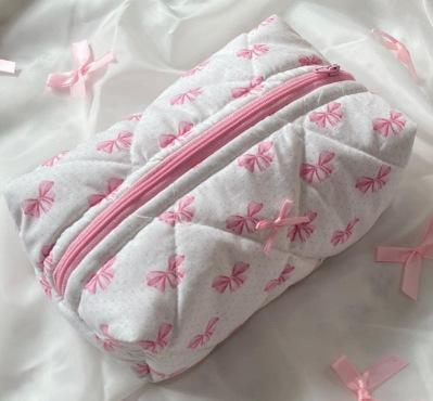 Floral Makeup Bag with Lace Trim  Large Capacity Quilted Cosmetic Toiletry Organizer Case Travel Portable Cosmetic Pouch
