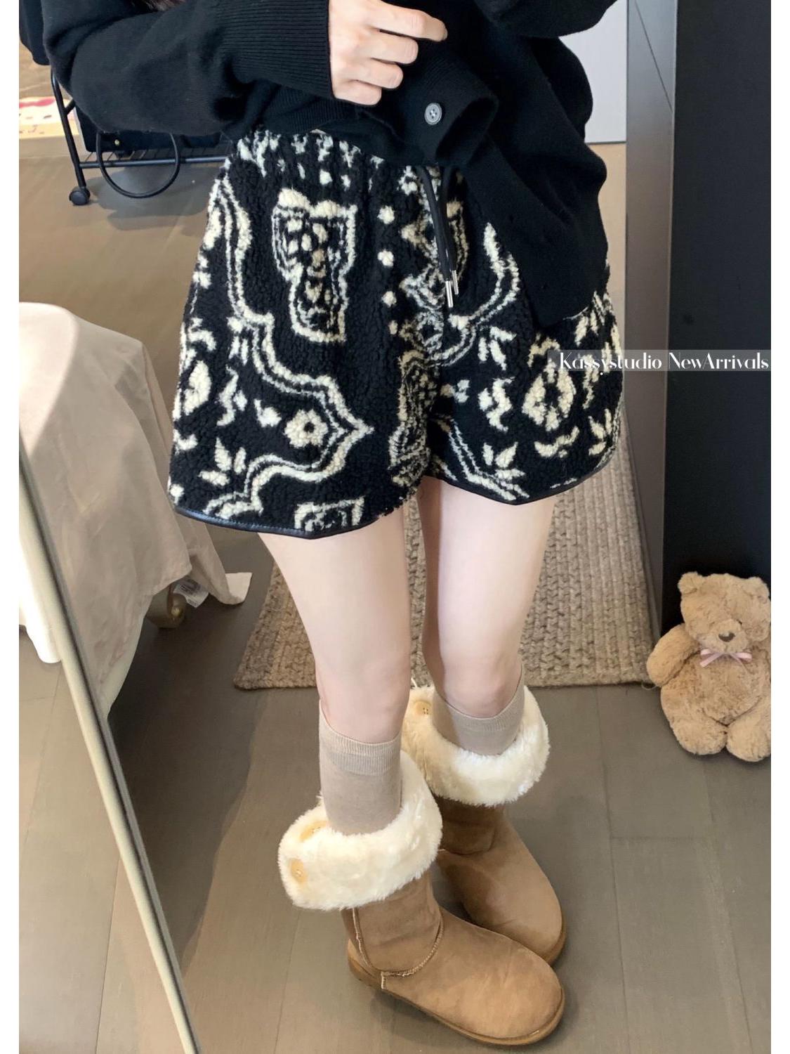 Women s High-Waisted Casual Caramel Lamb Wool Shorts - Winter Loose Fit Fair Isle Pattern XL