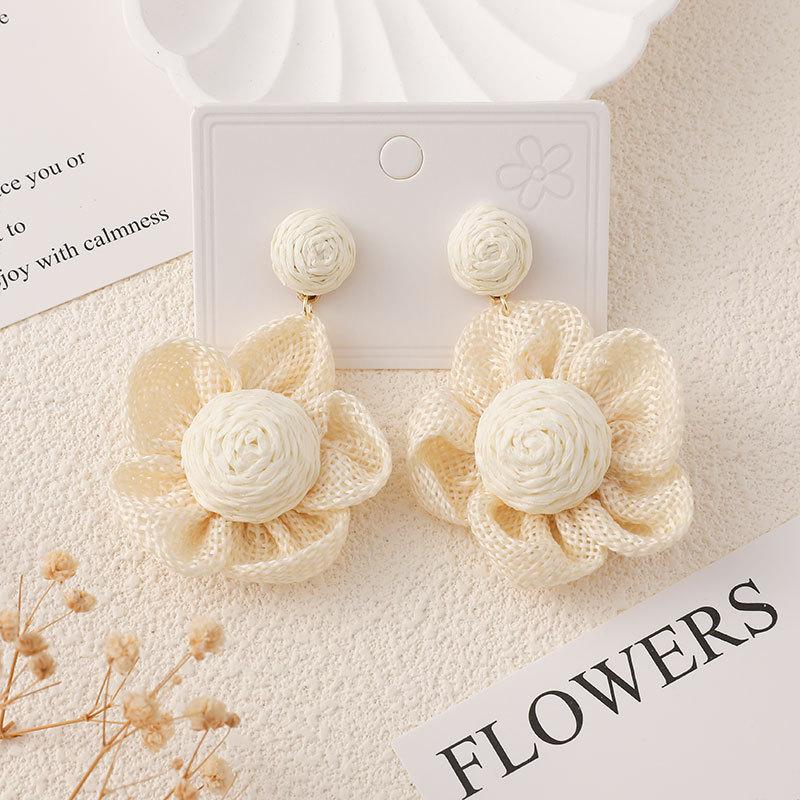 Five-Petal Flower Earrings, High-End Hand-Woven Raffia Earrings, Fashion Vacation Style.