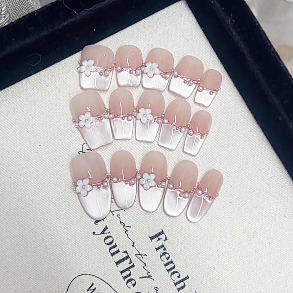 Hand-woven Armor Fore Spring Cat Eyes Flash Pure and Sweet Temperament Whitening Nail Patch