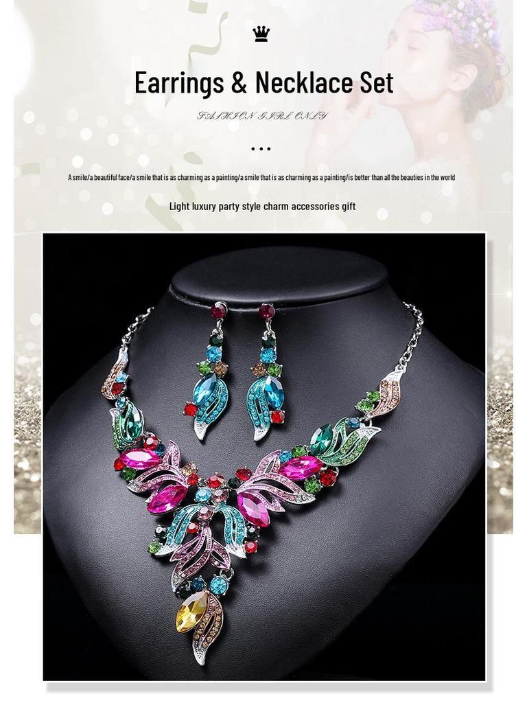 Exaggerated Retro Oil Painting Necklace Set: European & American Design Clavicle Chain Sweater Accessory