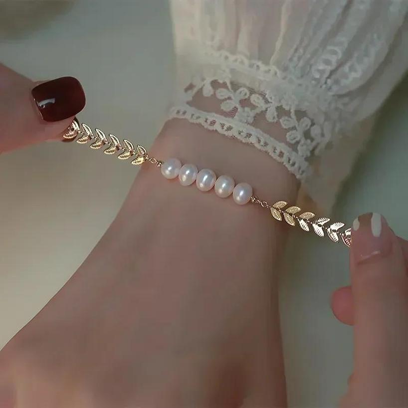 1 Pcs Women Fashion Simple Reative Design Sense Leaf Shape Golden Chain Pearl Stainless Steel Charm Bracelet Jewelry Accessories