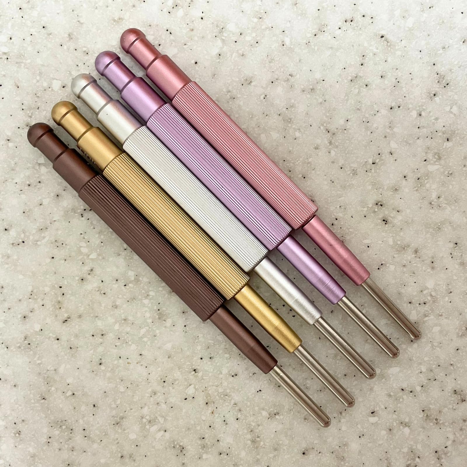 

corelief Палочка для точечного массажа Акупрессурный стик с улучшенным наконечником для большего расслабления, чем при массаже пальцами Миофасциальное высвобождение Массаж лица Нержавеющая сталь [Обновленный]