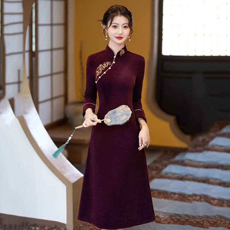 Elegant Vintage-Inspired Long Sleeve Cheongsam Dress Women High-Waisted Fitted Silhouette Chenille Fabric Winter
