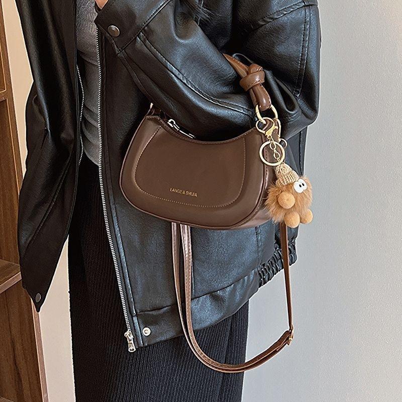 

French niche handbag bag women s autumn and winter new trendy shoulder messenger bag versatile ins retro A saddle E No accessories