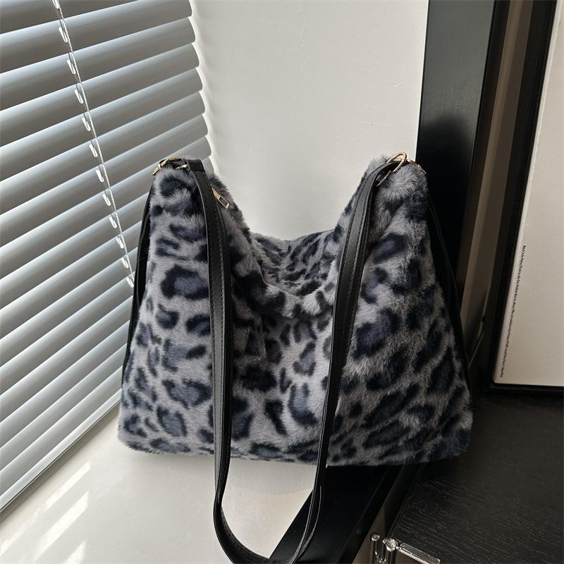 Winter Furry Bag 2025 New Popular Leopard Print Women's Double Shoulder Back Bag Multi-purpose Shoulder Tote Bag Tide
