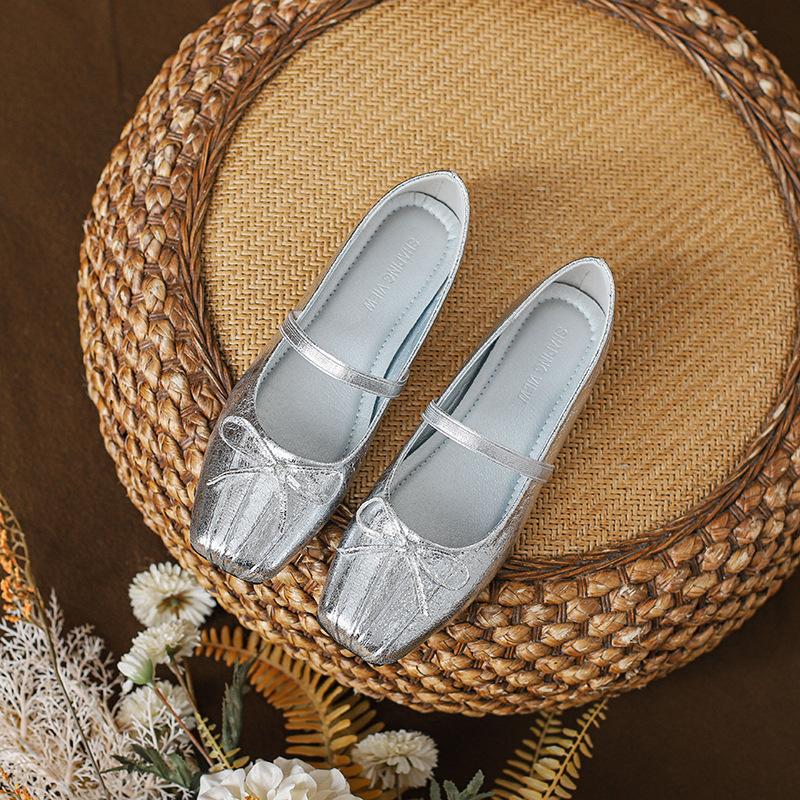 

Pig nose ballet shoes women s shallow mouth with bow sweet wind low heel Mary Jane single shoes soft sole women s shoes 34 серебряный