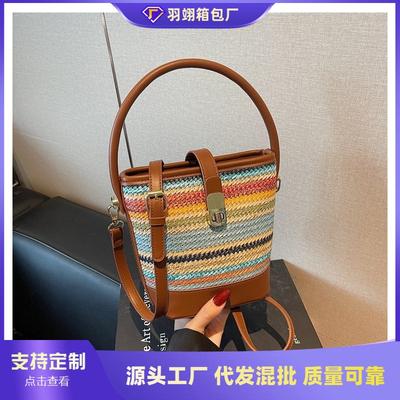 Handgeflochtene Strohtasche Damen Sommer neue Mode Nische Umhängetasche Eimer-Tasche Strandtasche für die Küste