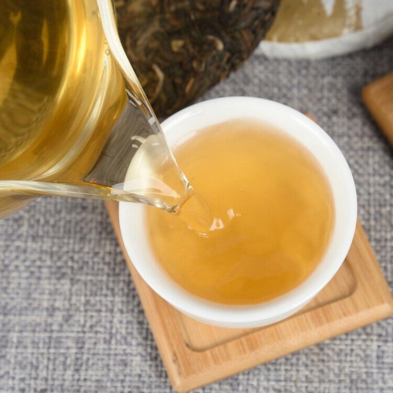 Yunnan Pu'er Tee Frühlingstee Roh Tee 100g Kuchentee Isländischer Roher Kuchentee