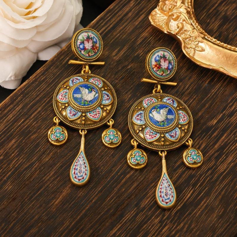 Retro Court-Style Rattle Earrings Medieval Ethnic Vintage Travel Peace Dove Design  Jewelry Accessory