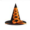 Halloween-Hexe-Kostüm-Set: Gestreifte lange Socken, Hexenhut, Besen, Elastische Netzstrumpfhandschuhe, Ballkleid und Netzstrümpfe.