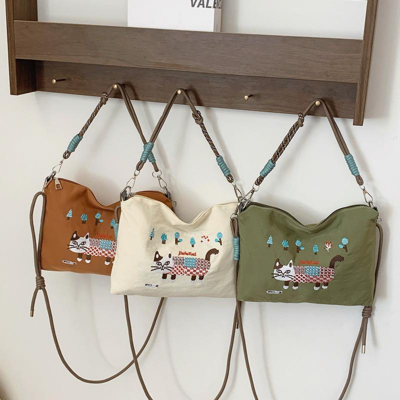 Ladies Tote Bag Lazy Ins Wind Japanese Embroidery  Joker Large-Capacity Durable Shoulder Bag Commuter Messenger Bag