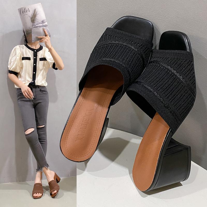 Letní nové velké velikosti fly-woven chladné pantofle na vysokém podpatku pletené prodyšné na silném podpatku módní dámské sandály Pantofle