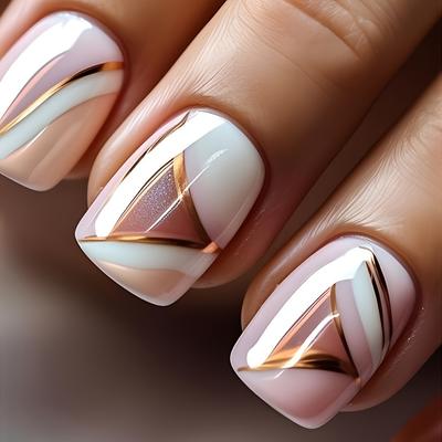 Uñas postizas elegantes y dulces: forma de ballet corta, acabado brillante con rayas geométricas doradas, tonos marrones: perfectas para el cuidado de manos, pies y uñas