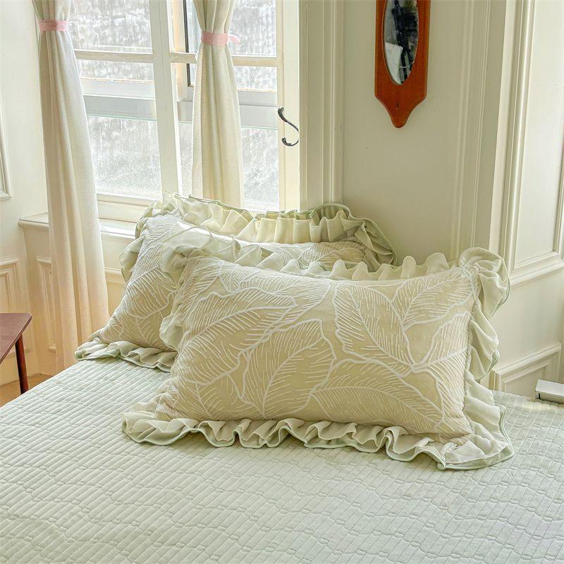 

48*74cm European Carved Milk Velvet Pillowcase Bedroom Decoration Lotus Leaf Hem Pillowcases Warm Thick Soft Skin Friendly Pillow Core Covers 48x74cm 1pcs pillowcase