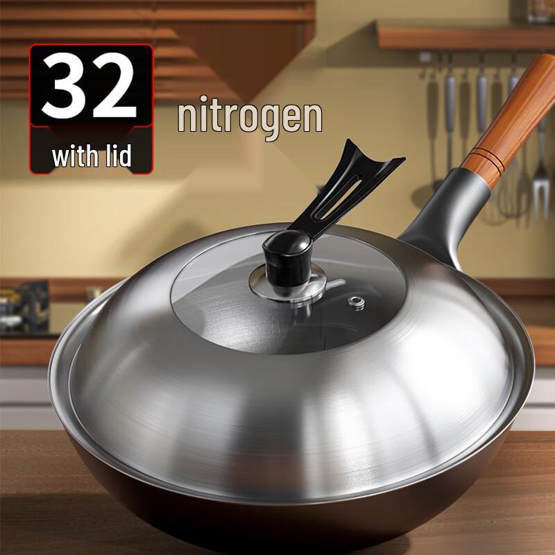 

Traditional Hand-Forged Iron Stir-Fry Wok with Lid