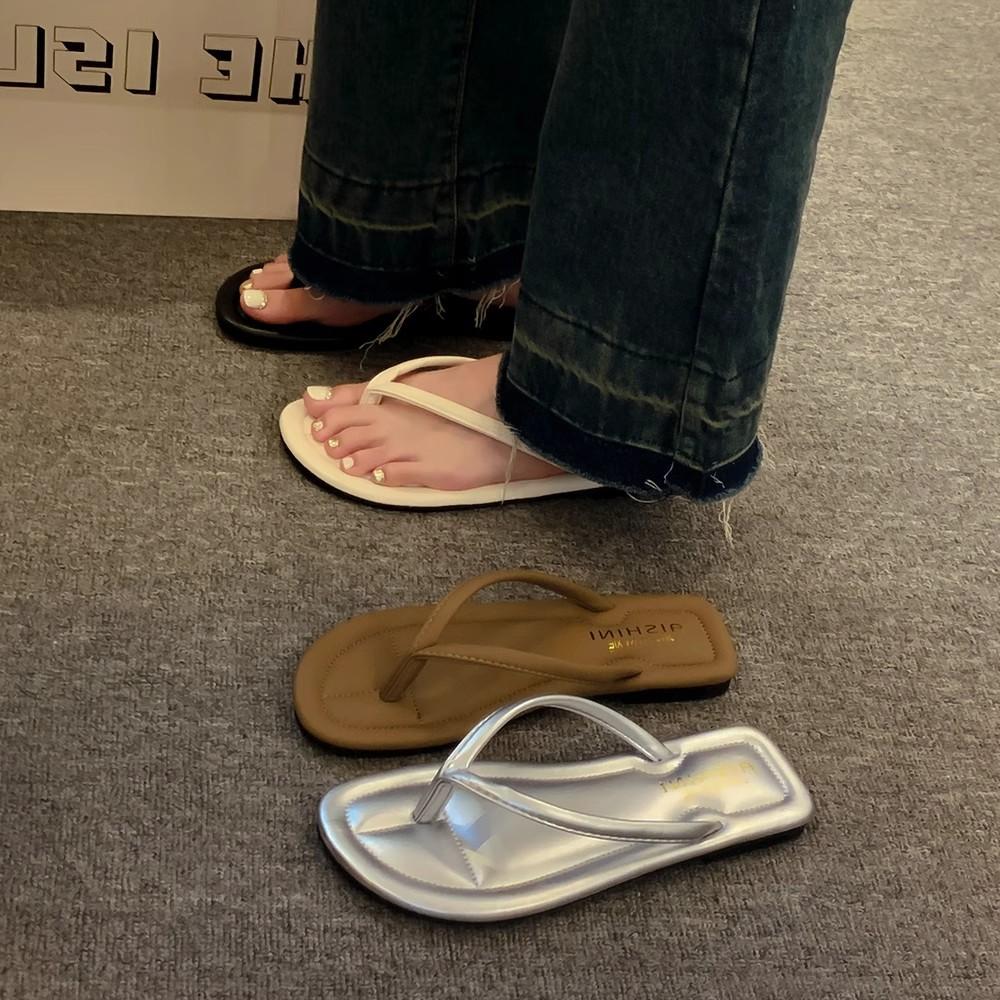 Flip-flops Women's Summer Wear Fashion 2025 New Flat-bottom Clip Toes Internet Celebrity Sandals Sandals Beach Shoes