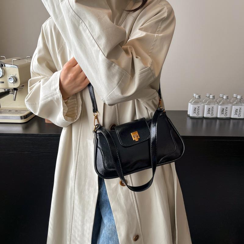 Fashion Retro Oil Wax Leather Small Bag, Female Foreign Style Underarm Small Square Bag, High-End Messenger Bag