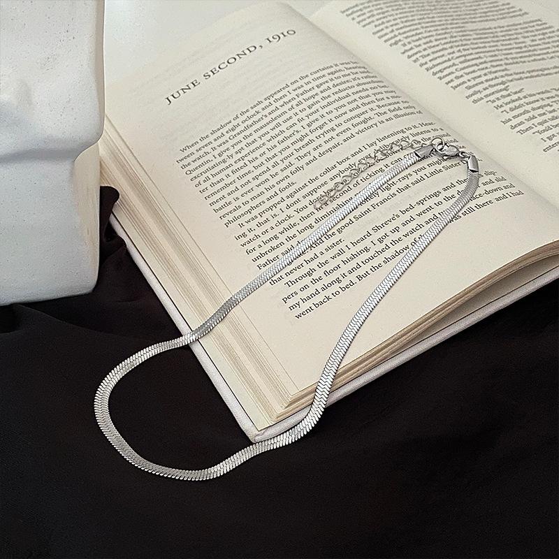 Cold wind personality irregular fold arc necklace Internet celebrity simple versatile collarbone chain temperament necklace women