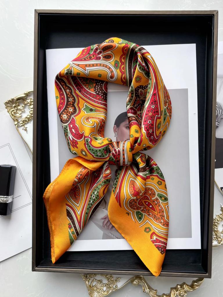 Vintage Chain Print Satin Square Scarf Soft Lightweight Women’s Fashion Accessory for Hair Neck Shawl Elegant Hair Scarf