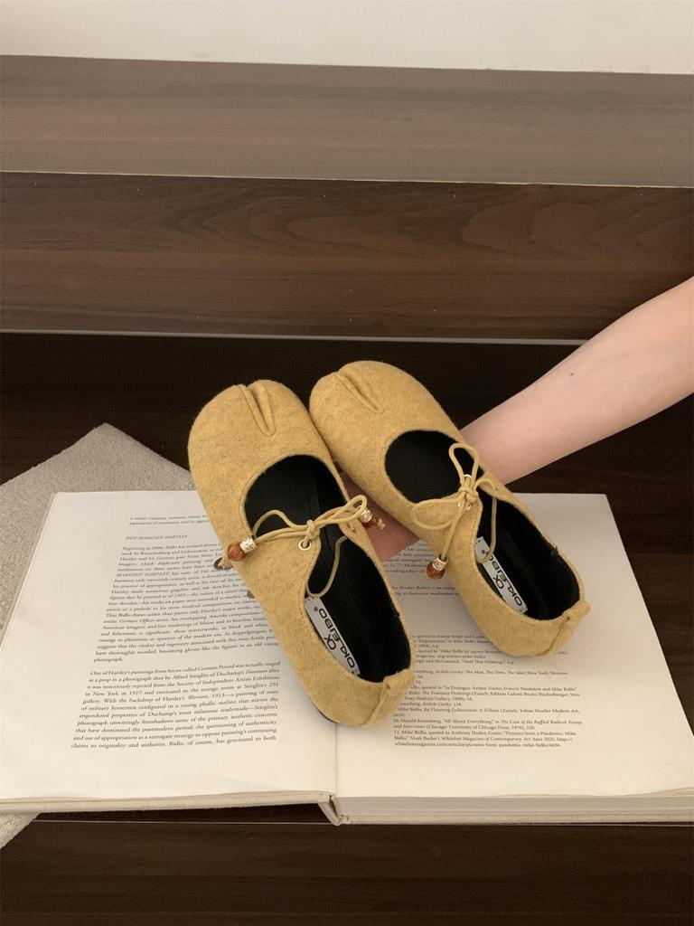 Retro Gray Split-toed Pig's Trotters Women's 2025 Spring and Autumn New Shallow Mouth Design Single Shoes Fashion Mary Jane Shoes