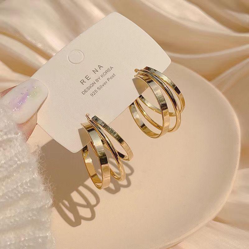 New retro Hong Kong style French earrings women's simple personality temperament earrings fashion metal ear buckles earrings
