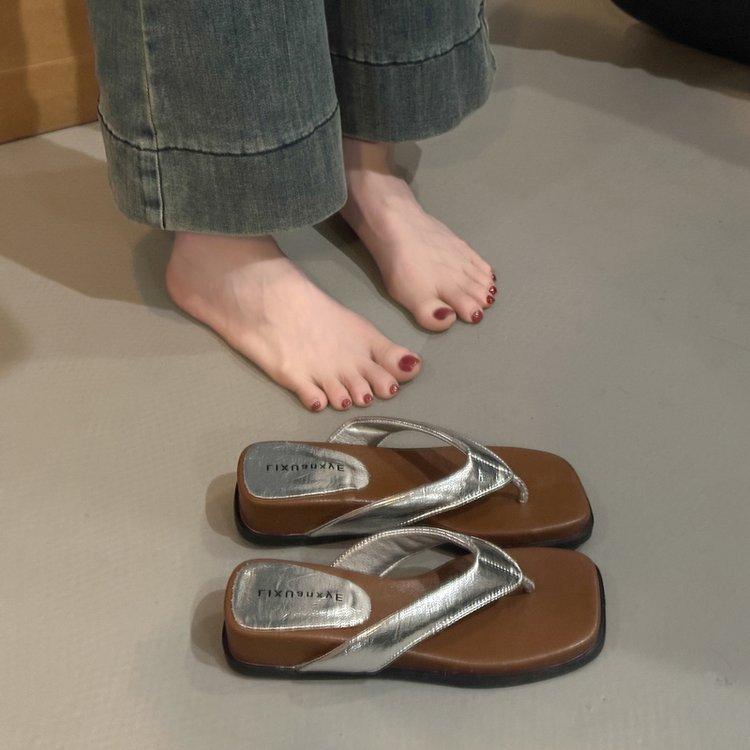 Strand-Flip-Flops Damen Sommer Internet-Berühmtheiten 2025 Mode Casual Rutschfest Oberbekleidung Koreanische Version Zehensteg Urlaub Coole Hausschuhe Tide