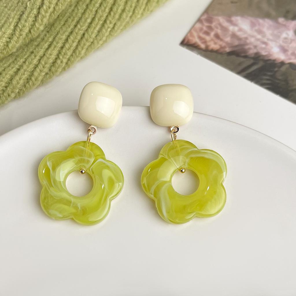 

Зеленые серьги-цветы в стиле Мори: Стильный, Универсальный и Элегантный для Женщин