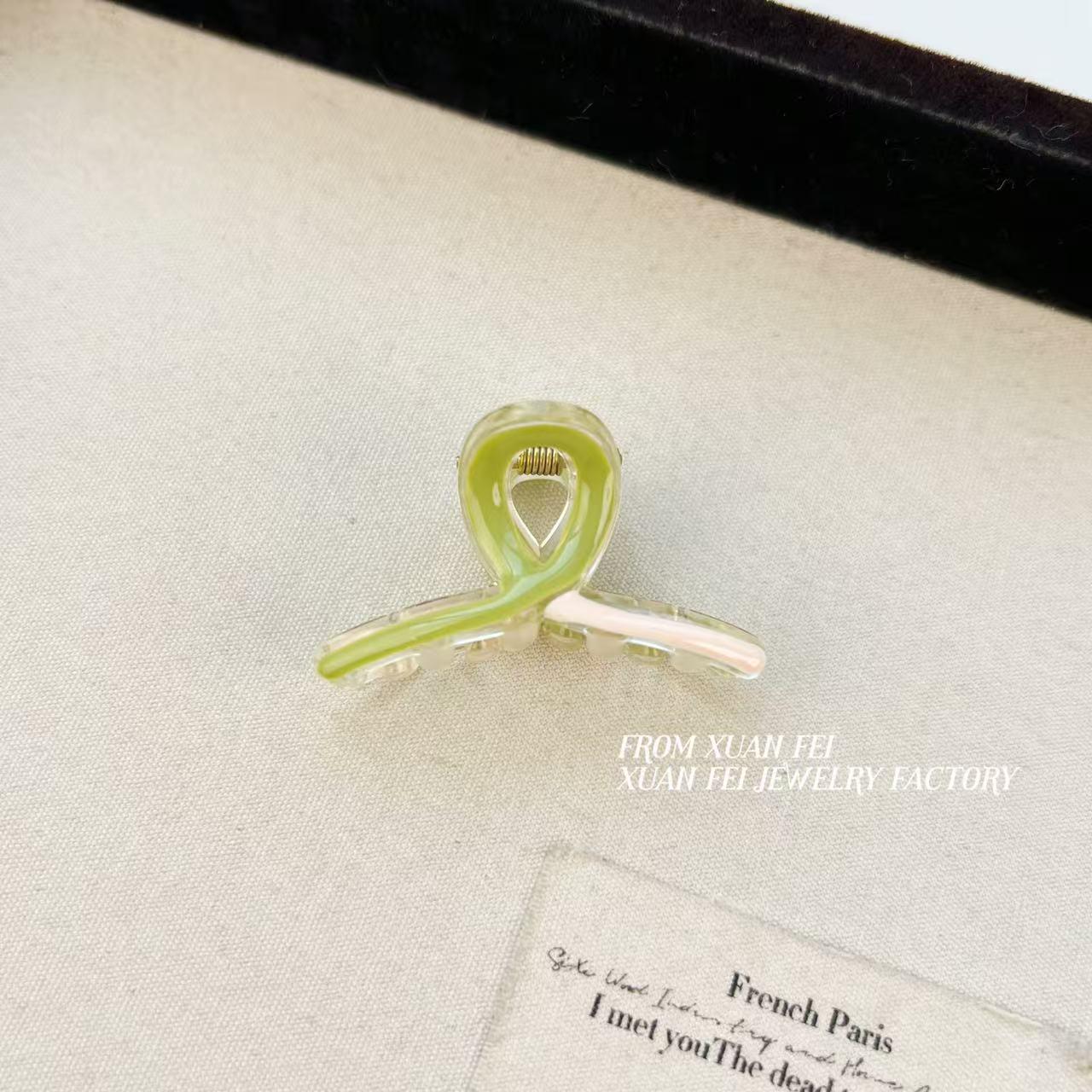

Dongdaemun Cute Oil Drip Hair Claw Clip - Sweet Princess Shark Clip Hair Accessory